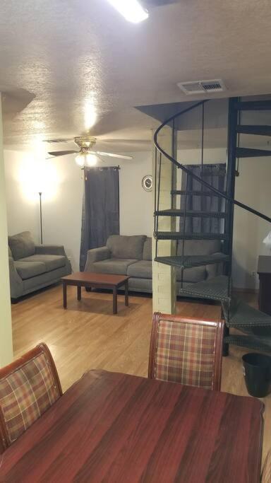 Hotel 5 Beds & 3 Baths Sleeps 11 Hotel Room Suite 102 Booking Stillwater Kültér fotó